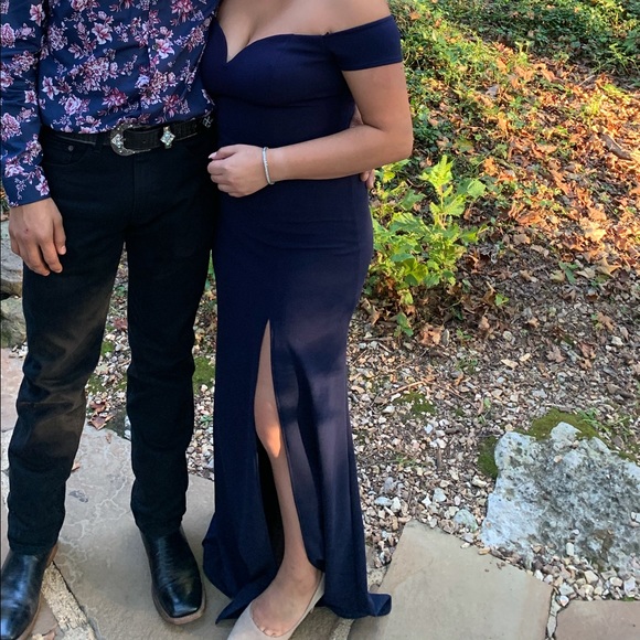 Formal dress - Picture 3 of 5